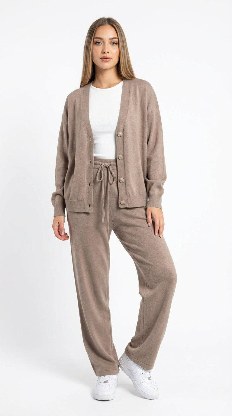 Conjunto de Punto con Cárdigan y Pantalón