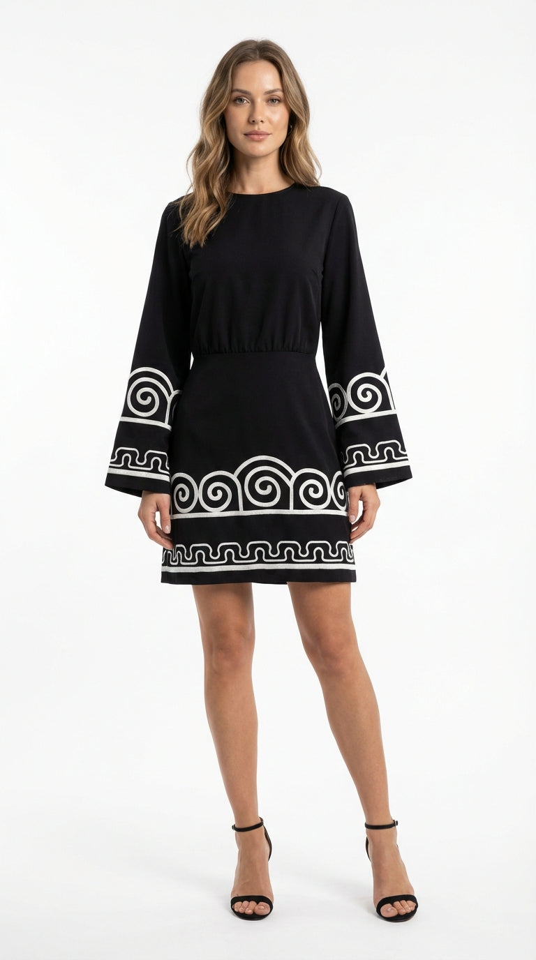 Vestido Negro Elegante con Detalle Geométrico