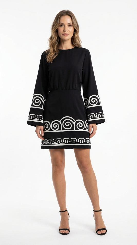 Vestido Negro Elegante con Detalle Geométrico