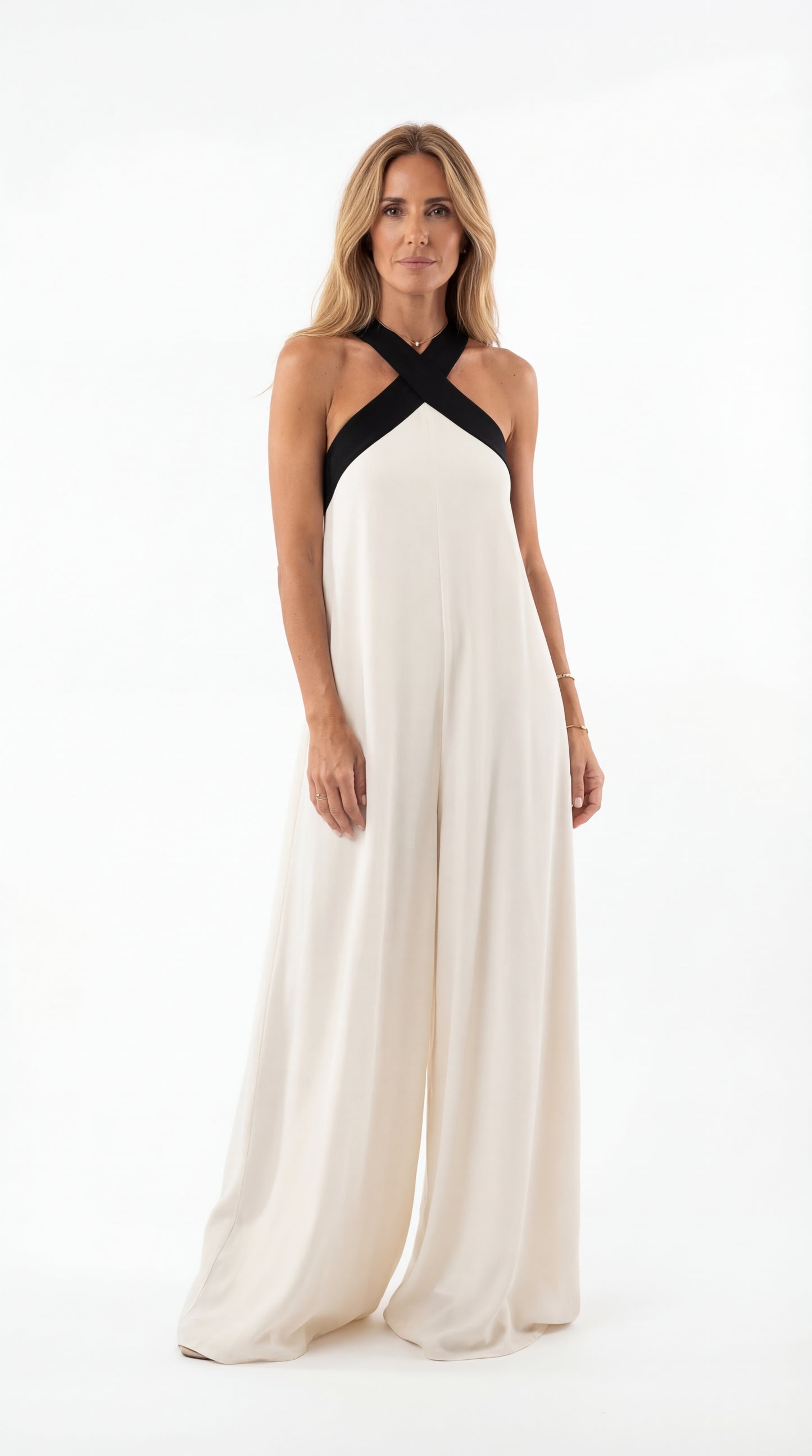 Mono Largo Elegante con Escote Cruzado